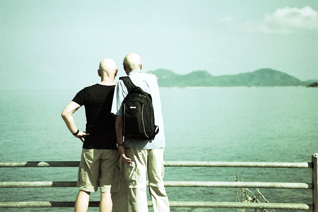 Two travelers pointing and talking about the islands.